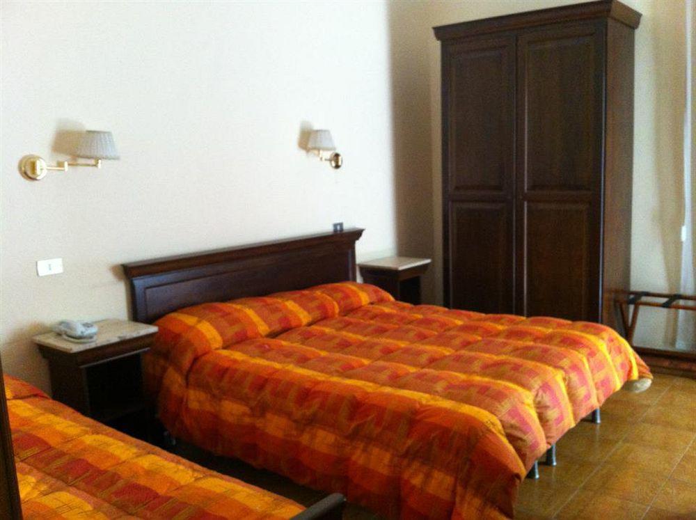 Hotel Cappello Lecce Exterior foto